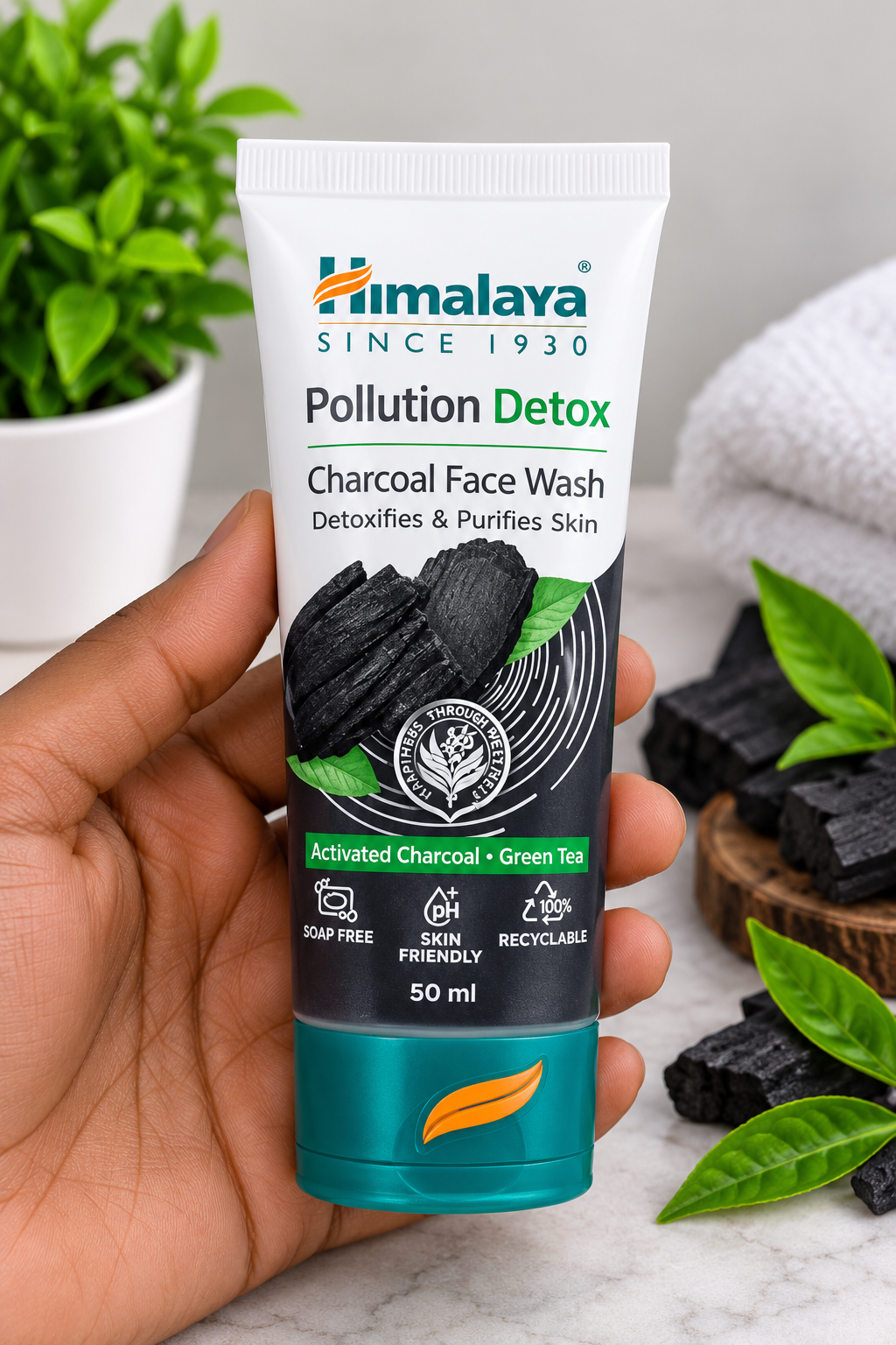 HIMALAYA POLLUTION DETOX CHARCOAL FACE WASH 50ML