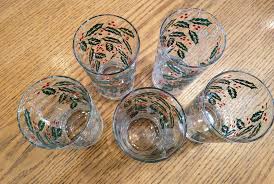 SNOW BERRY GLASS SET