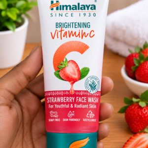 HIMALAYA BRIGHTENNING VITAMIN C STRAWBERRY FACE WASH 50GM
